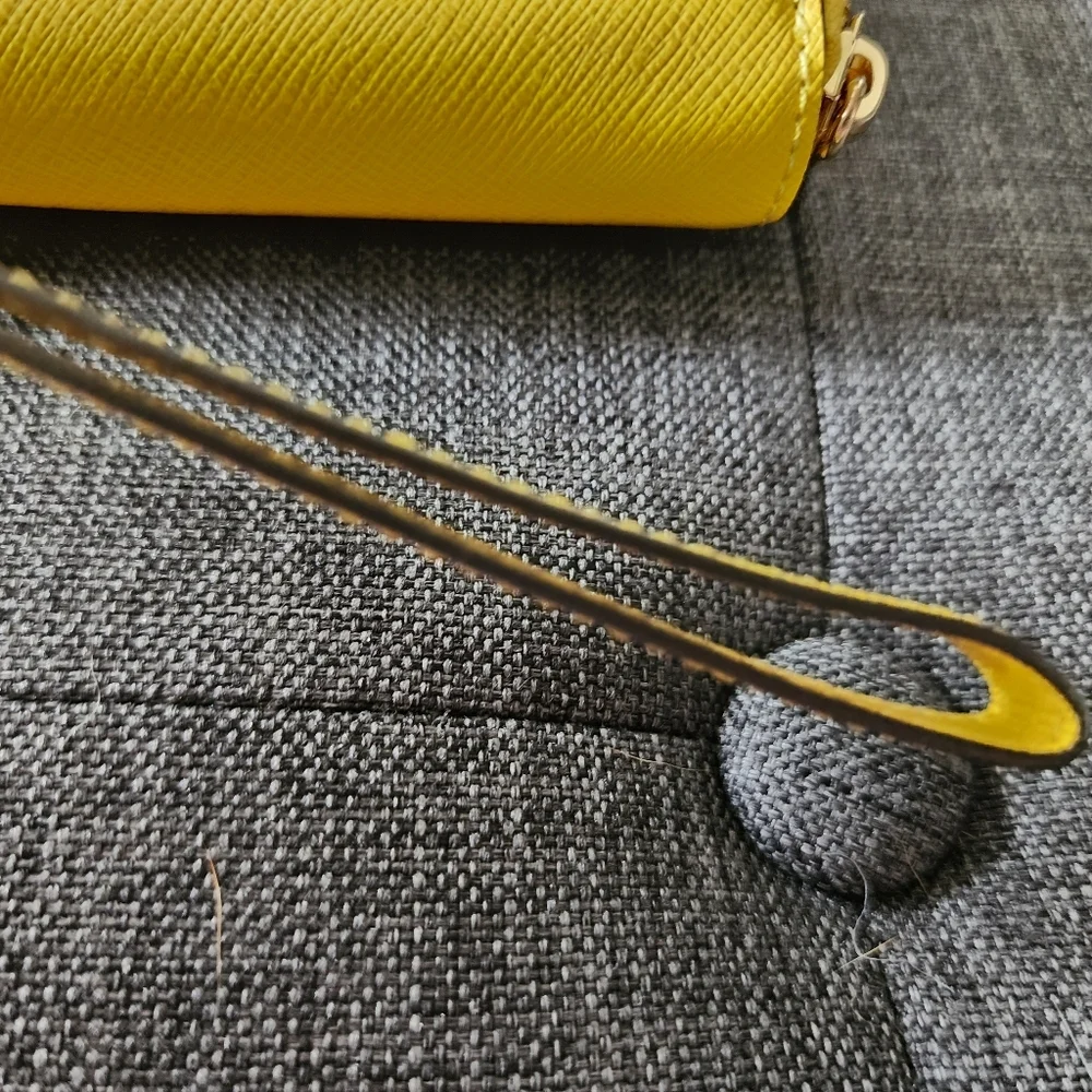 Preowned‎ Michael Kors yellow wristlet womens wallet